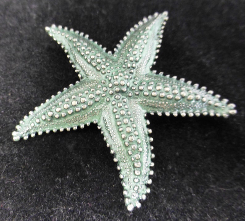 Vintage Starfish Silver Pewter and Iridescent Green Blue Enamel Pin Brooch Victorian Sea Life / Ocean Themed Costume Jewellery image 2