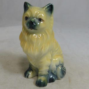 Vintage Long Haired Cat with Cream & Grey Blue Colouring Porcelain Figurine 3.5 in H – Kitsch Seated Hand Painted Retro 1960s Cat Sculpture