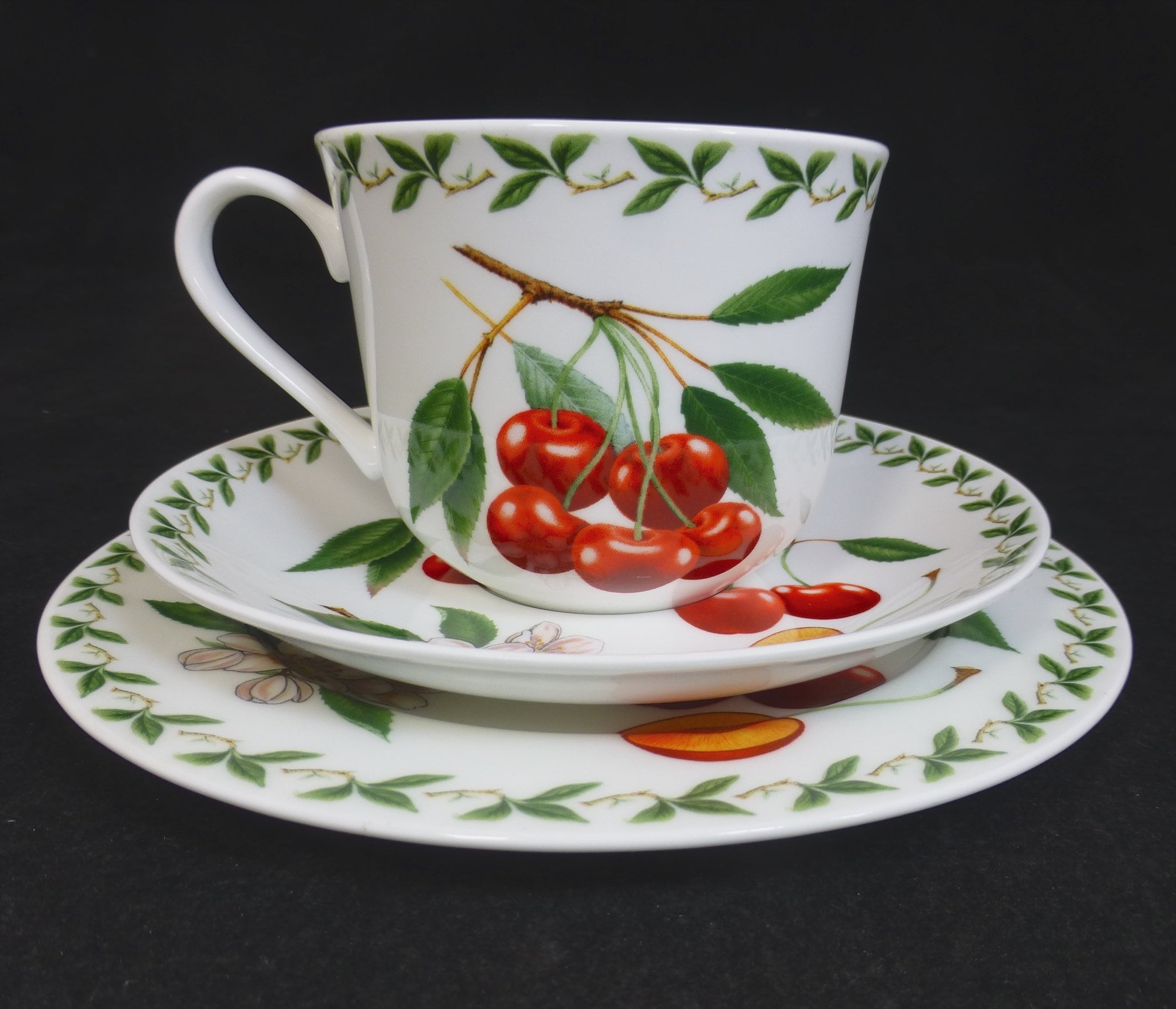 Maxwell & Williams Orchard Fruits Cherries Bone China Large