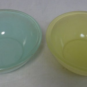 May include: Two empty bowls, one light blue and one yellow.
