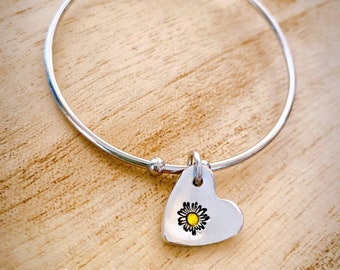 Daisy bracelet, Daisy bangle, Daisy jewellery, Daisy charm, pretty daisy charm bracelet, charm bracelet for friend, Daisy gift, birthday