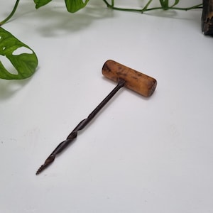 Vintage Fingernagel mit Holzgriff / Handbohrer / Spiralbohrer / Schraubahle / Bohrer