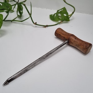 Großer Vintage Fingerbohrer mit Holzgriff / Handbohrer / Spiralbohrer / Schraubahle / Bohrer