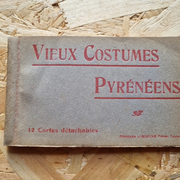 Pyrenean Costumes Colour Postcards / Vieux Costume Pyreneens / Book of 12