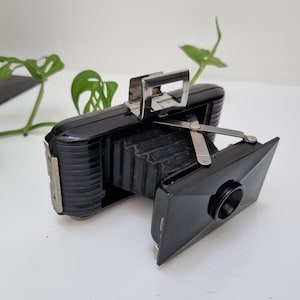 Kodak Jiffy VP 1930s Art Deco Bakelite Folding Strut Camera
