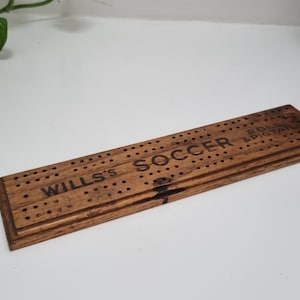 Vintage Cribbage Score Board aus Holz / Wills Fussball Rolle & Zopf / Spielpunktzähler / Peg Board