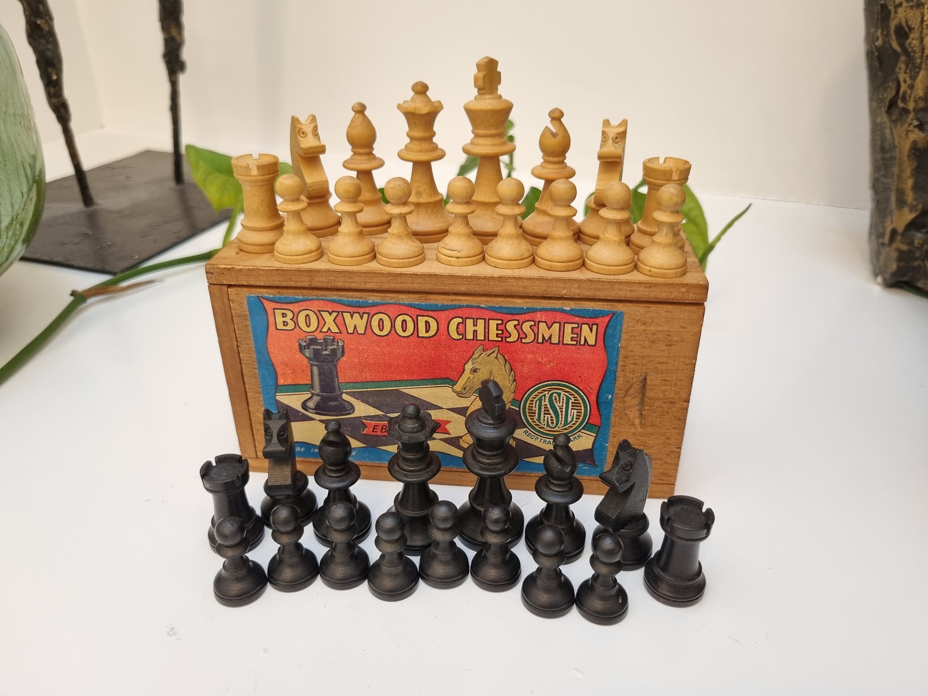 Vintage Cavalier Master Chess Game Hand Finished Lacquered Wood Staunton