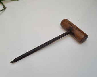 Vintage Gimlet with Wooden Handle / Hand Drill / Twist Drill / Screw Awl / Auger