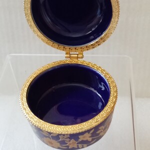 OLD TUPTON WARE Hand Painted Royal Blue and Gold Trinket Box, hinged lid, branded satin lined box image 3