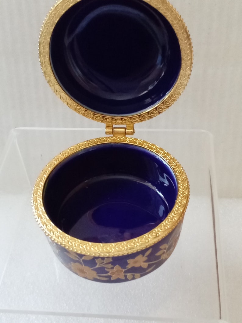 OLD TUPTON WARE Hand Painted Royal Blue and Gold Trinket Box, hinged lid, branded satin lined box image 3