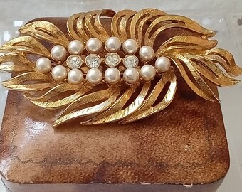 Pearl and diamante gilt feather vintage brooch, gift bag