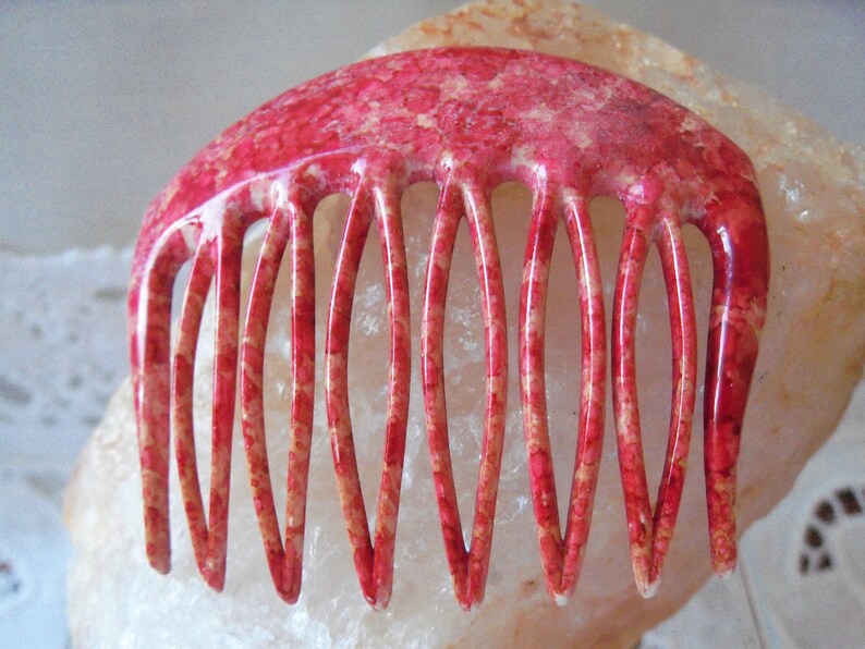 Unusual CrimsonScarletPeach Marbled Effect Vintage Hair Comb