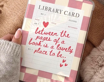 Inserto per Kindle con tessera della biblioteca rosa, inserto per e-reader rosa da ragazza, inserto per copertina Kindle a tema libri, inserto a scacchi stampabile per Kindle, citazione a tema libri