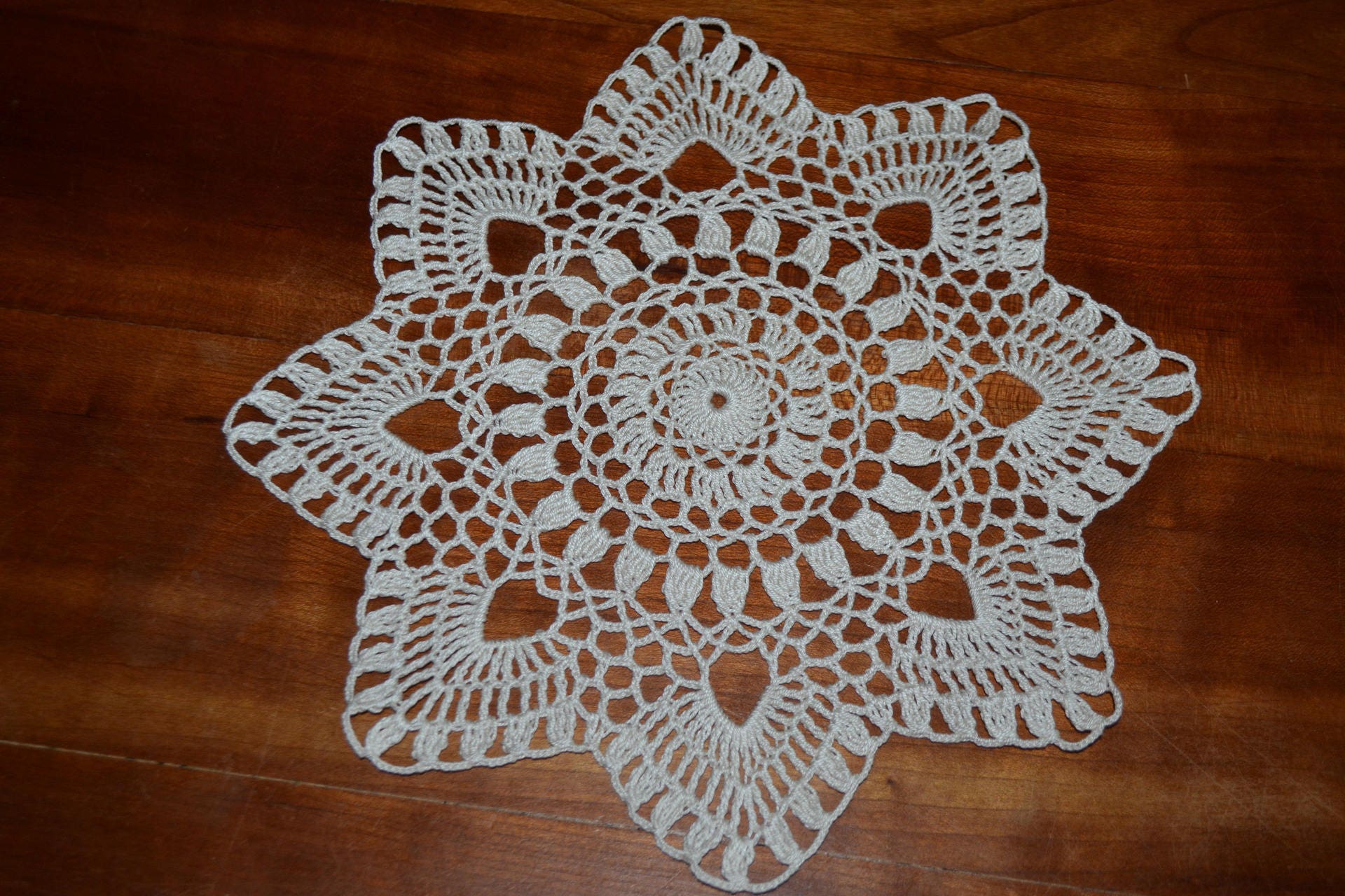 Napperon Rond Écru, Fait Main, 25 cm, Réalisé Au Crochet avec Du Coton Fin. Coloris Choix.