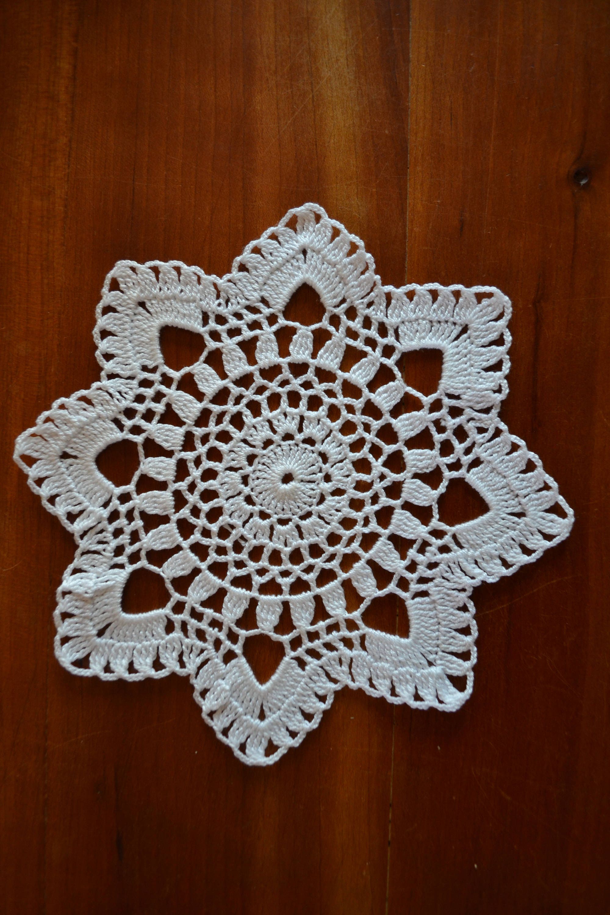 Fait Main. Napperon 19 cm, Blanc, Étoile Réalisée Au Crochet avec Du Coton Fin