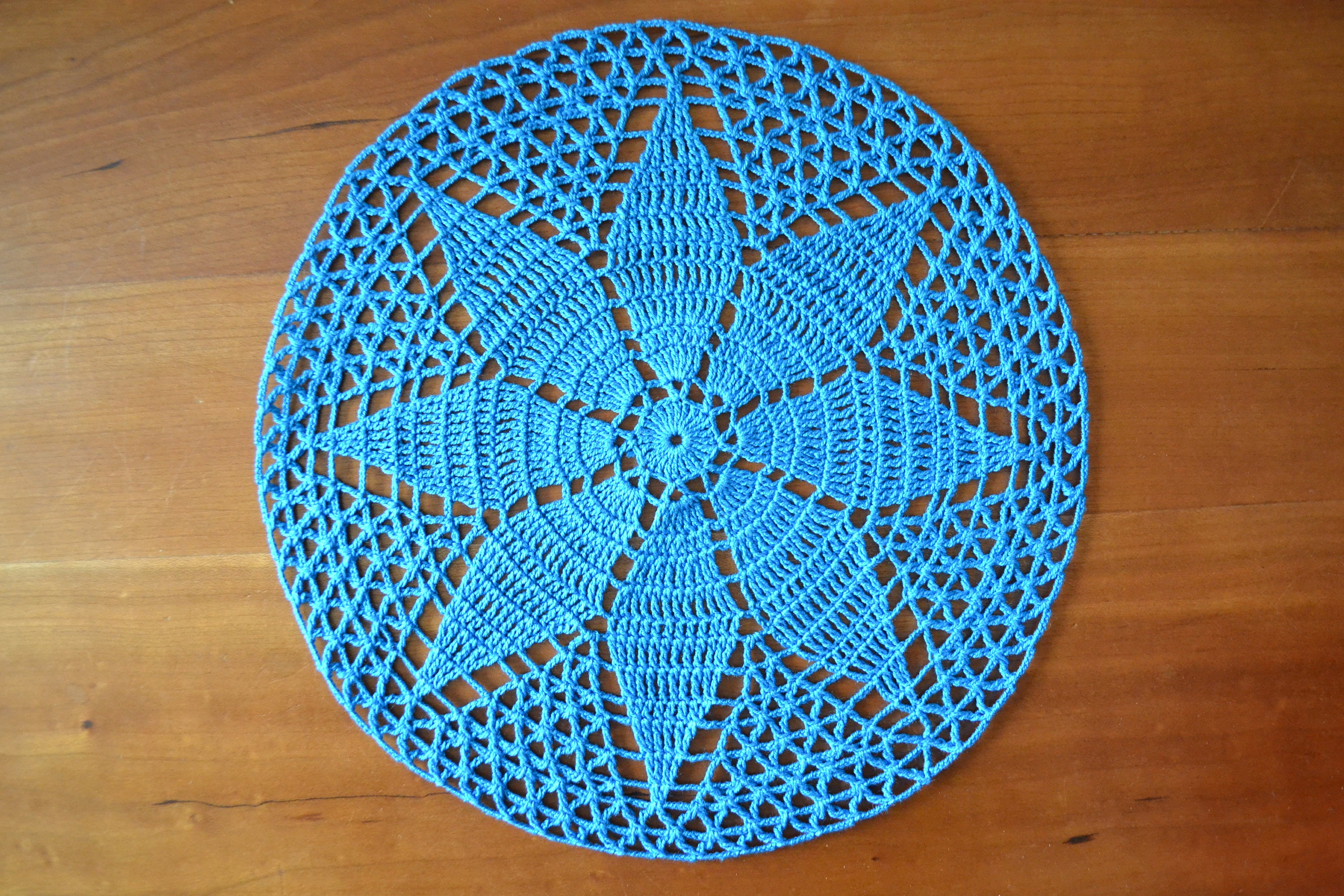 Fait Main, Neuf. Napperon 25cm, Turquoise, Rond Réalisé Au Crochet avec Du Coton Fin Bleu. Coloris C