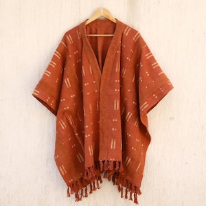 Kimono de algodón con estampado de bloques de color óxido y flecos, tejido a mano