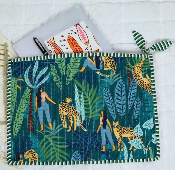 Handmade Quilted Cotton Laptop Sleeve: Zipper Closure, Padded Protection