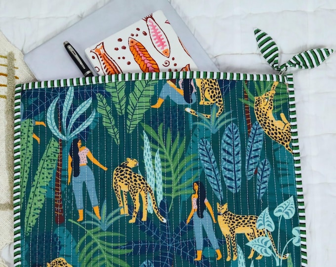 Handmade Quilted Cotton Laptop Sleeve: Zipper Closure, Padded Protection