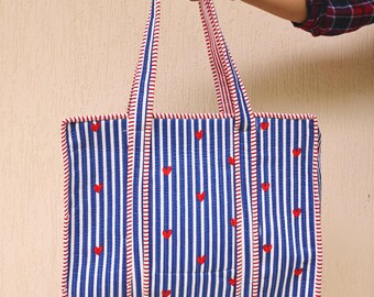 Bolso tote acolchado de algodón: corazones de rayas azules, bolso hecho a mano