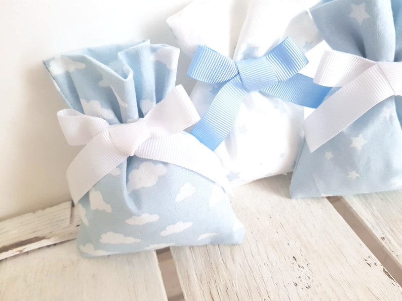 Vendita 3 Sacchetti in organza celesti pois per confetti