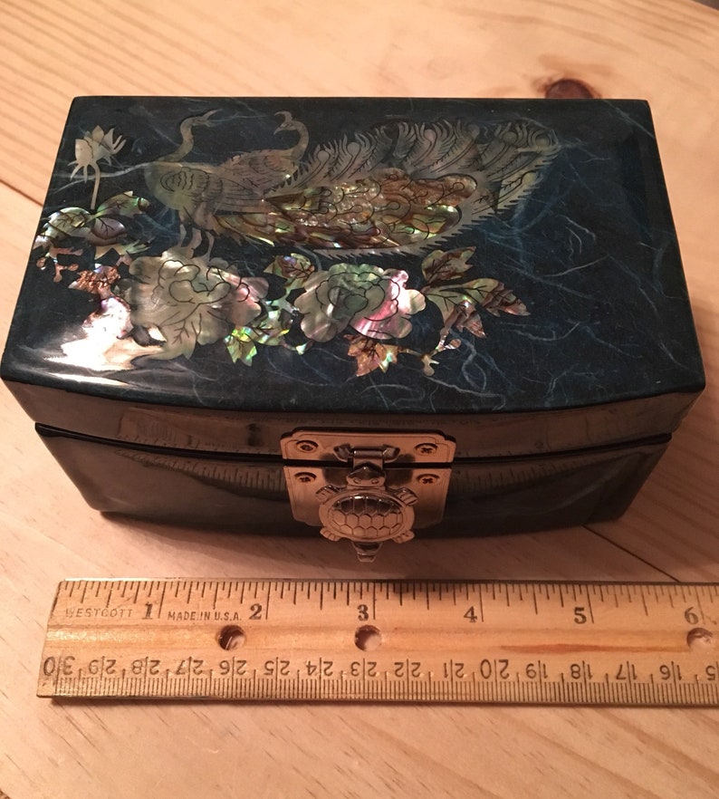 Korean Jewelry Box w Inlaid Mother of Pearl /& Silver Turtle Clasp