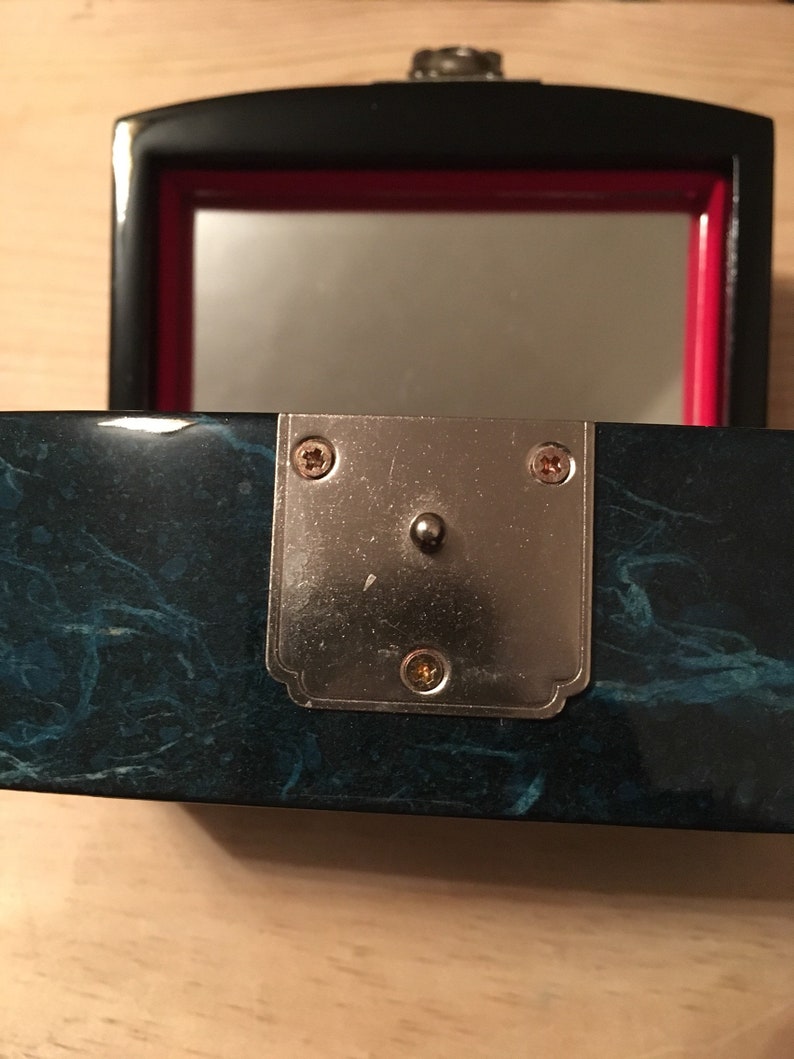 Korean Jewelry Box w Inlaid Mother of Pearl /& Silver Turtle Clasp