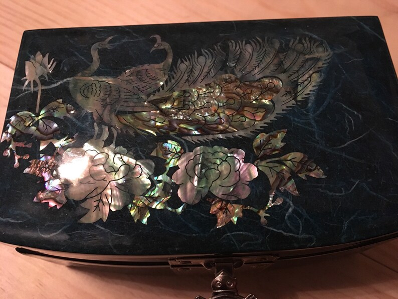 Korean Jewelry Box w Inlaid Mother of Pearl /& Silver Turtle Clasp