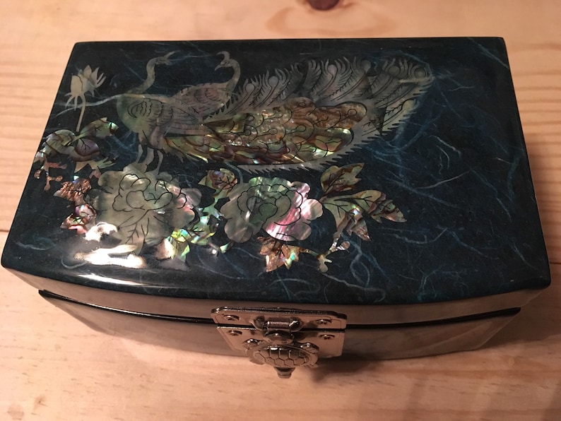 Korean Jewelry Box w Inlaid Mother of Pearl /& Silver Turtle Clasp