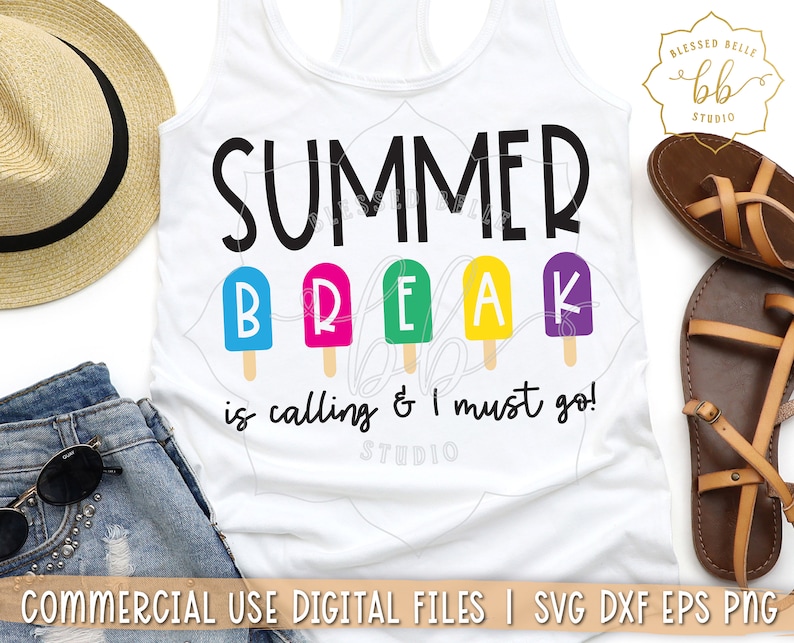 Puede incluir: Camiseta blanca de tirantes con el texto "SUMMER BREAK is calling & I must go!" en letras negras. El texto est&aacute; rodeado de cinco gr&aacute;ficos de paletas de colores.