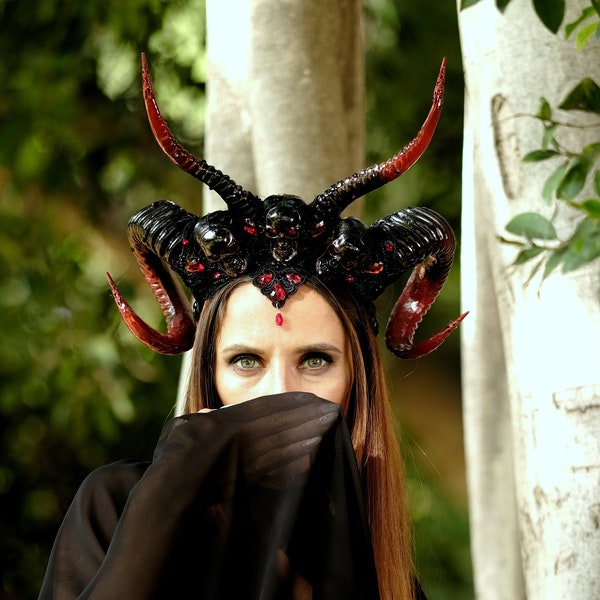 Skull Crown headpiece horns, Succubus Horn Headdress, Dragons, Gothic headpiece, headpiece with horns demon witch cosplay larp headpiece