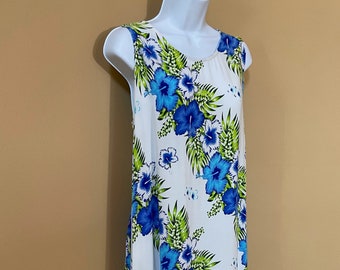 VINTAGE Hawaiian dress white with blue flowers lightweight summer Aloha Fashion, one size fits most