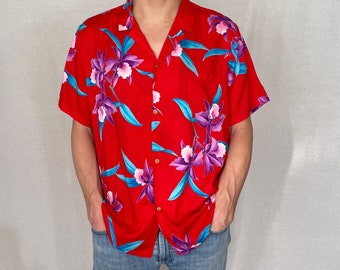 VINTAGE Hawaiian shirt bright red tropical pattern 100% rayon, lightweight, bamboo buttons, mint condition