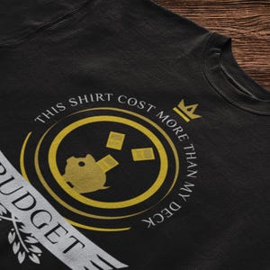 Budget Life Magic the Gathering-spelare Rolig unisex-t-shirt eller hoodie