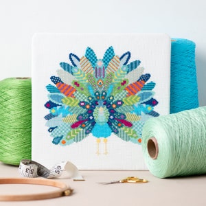 Kit de punto de cruz de pavo real con mandala / Punto de cruz geométrico / Punto de cruz de animales / Punto de cruz para principiantes / Manualidad de bordado de plumas de pájaro