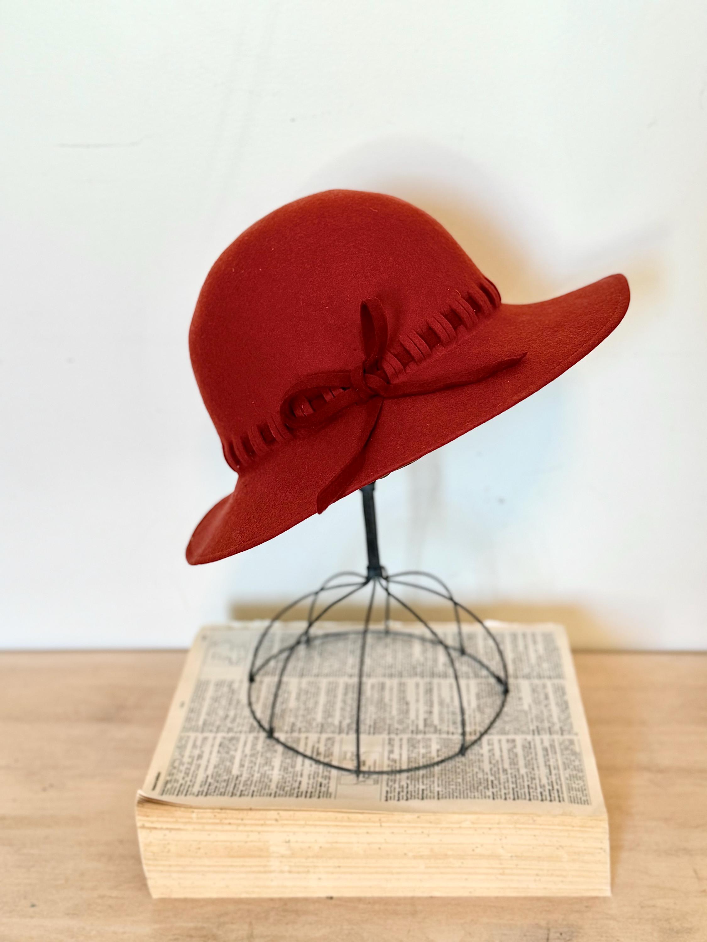 Vintage Rust Red Wool Felt Cloche Hat | 1960s Style With Bow  display picture 2