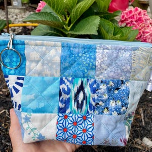 Trousse de maquillage, papeterie, bleu, rose, petite trousse de voyage, articles de toilette, trousse matelassée, moderne, coton, cadeau de demoiselle d'honneur, BFF, trousse, Saint-Valentin