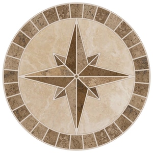 Peut inclure: Carrelage circulaire avec une rose des vents. Le centre présente un motif d'éclat d'étoile brun foncé, entouré d'un fond beige. Une bordure de carreaux bruns rectangulaires encadre le motif, créant un élément décoratif.