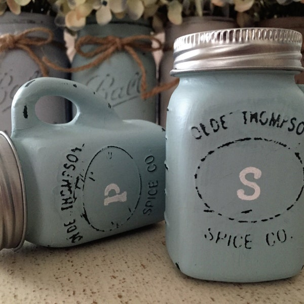 Parfaite taille Mason jar, craie peint sel & Pepper Shakers, agitateurs Vintage (vient comme un ensemble) sur 20 couleurs différentes, super populaires