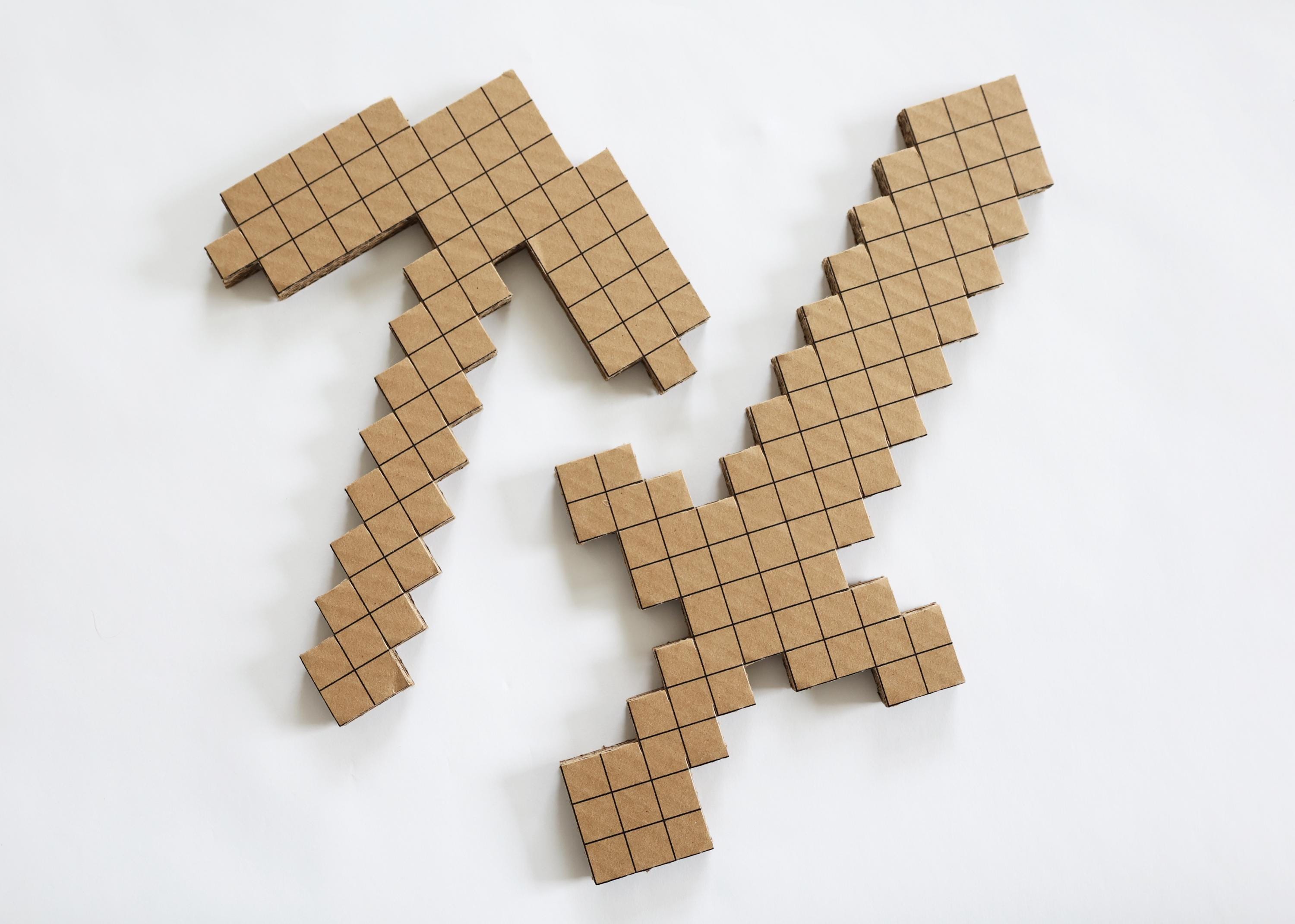 Espada y hacha de Minecraft para fiesta de cumpleaños: manualidad de cartón para colorear (hazlo tú mismo): actividad de recuerdo de fiesta de Minecraft para niños o bolsa de regalos.