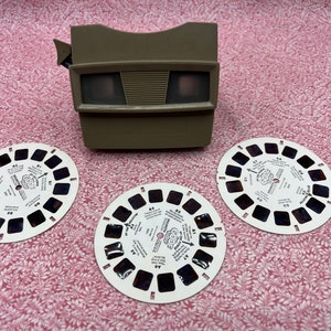 Vintage Viewmaster with three Reels (the Goof Troop)-Free Shipping