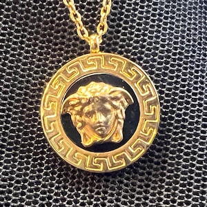 Gold Tone Medusa pendant 19 inch chain.  - Free Shipping