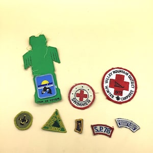 Assortment of Vintage Boy/Cub/Girl Scouts patches--badges