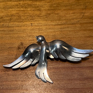 Quaint little Sterling Silver (.925) Bird Pin- Free Shipping