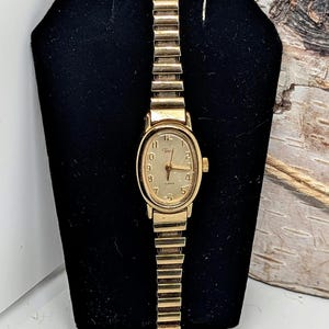 Vintage Timex 377 BA CELL Gold Tone Quartz Analog Women&#39;s Watch-Not Working