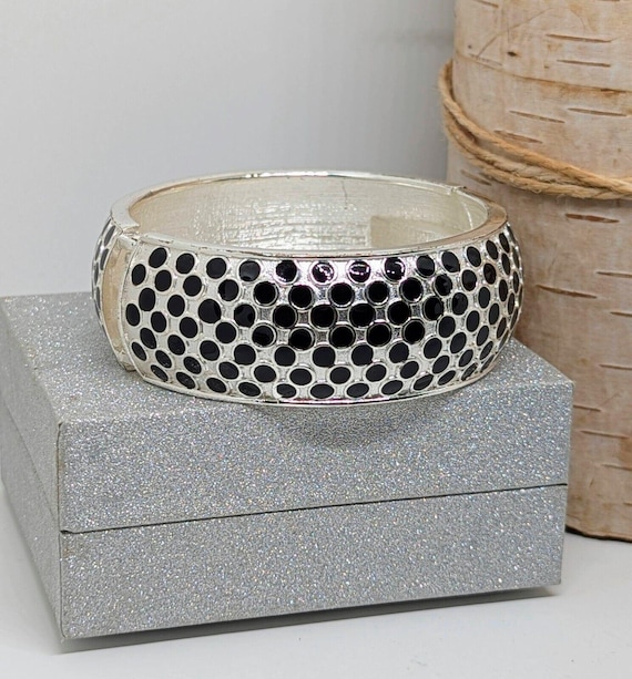 Bracelet Manchette Articulé Occasion - Couleurs Noir, Crème Et Argenté, Style Vintage