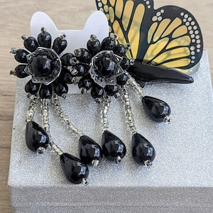 Boucles d'oreilles florales vintage en perles noires et transparentes