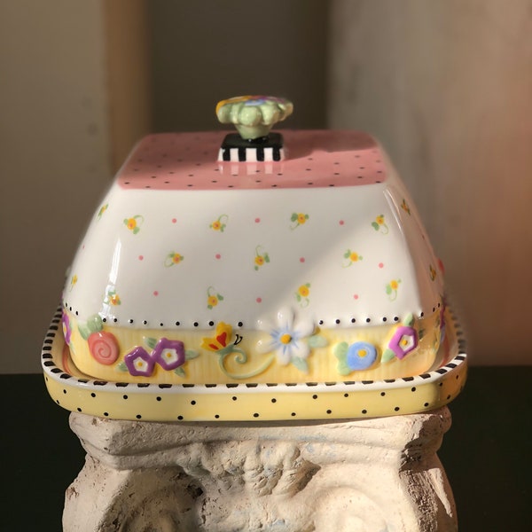 Vintage 1999 Ceramic ME (Mary Engelbreit) Ink Pink, White, yellow butter or Cheese Dish with Lid. Floral with dots and checks.