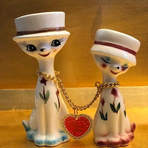 Pair of Vintage Japan Kitschy Ceramic Big Eye Cats in Hats with Chain and original I Love You Heart Tag. These are VHTF.