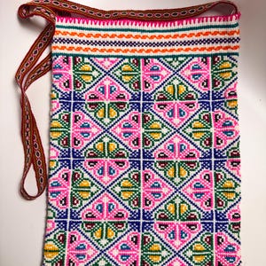 Shipibo Handwoven Icaros de Bobinsana Medicine Purse Shoulder Bag